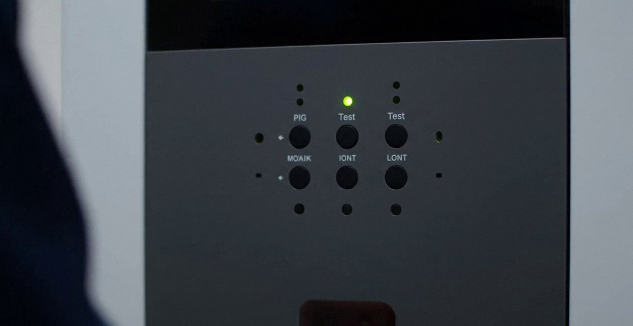 Manutenzione caldaia Baxi a Borgo Milano Pannello di una caldaia con la spia verde accesa, durante la manutenzione di una caldaia Baxi a Borgo Milano