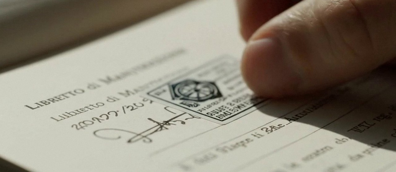 Firma sul libretto dell'impianto dopo l'intervento, per la dichiarazione di conformità di una caldaia Chaffoteaux a Malcesine