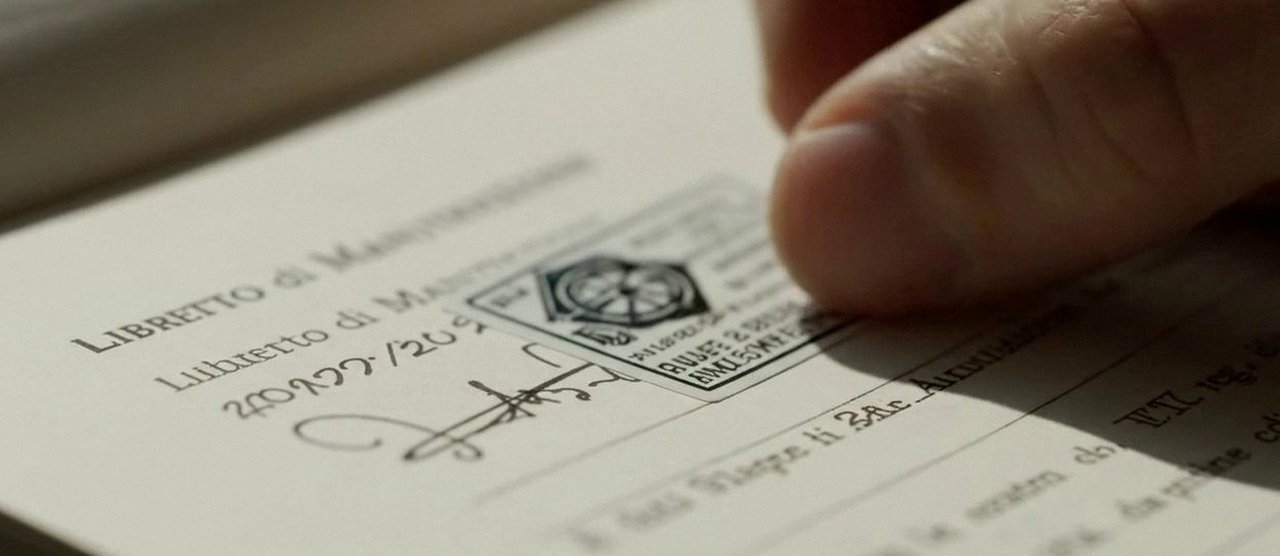 Firma sul libretto dell'impianto dopo l'intervento, per la dichiarazione di conformità di una caldaia Chaffoteaux a Peschiera del Garda