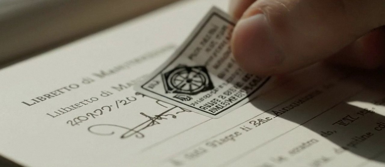 Firma sul libretto dell'impianto dopo l'intervento, per la dichiarazione di conformità di una caldaia Sime a Garda