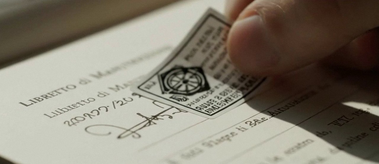 Firma sul libretto dell'impianto dopo l'intervento, durante la manutenzione di una caldaia Sime a Castelnuovo del Garda