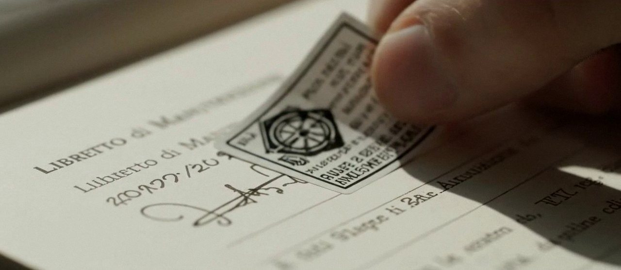 Firma sul libretto dell'impianto dopo l'intervento, durante la manutenzione di una caldaia Sime a Cerea