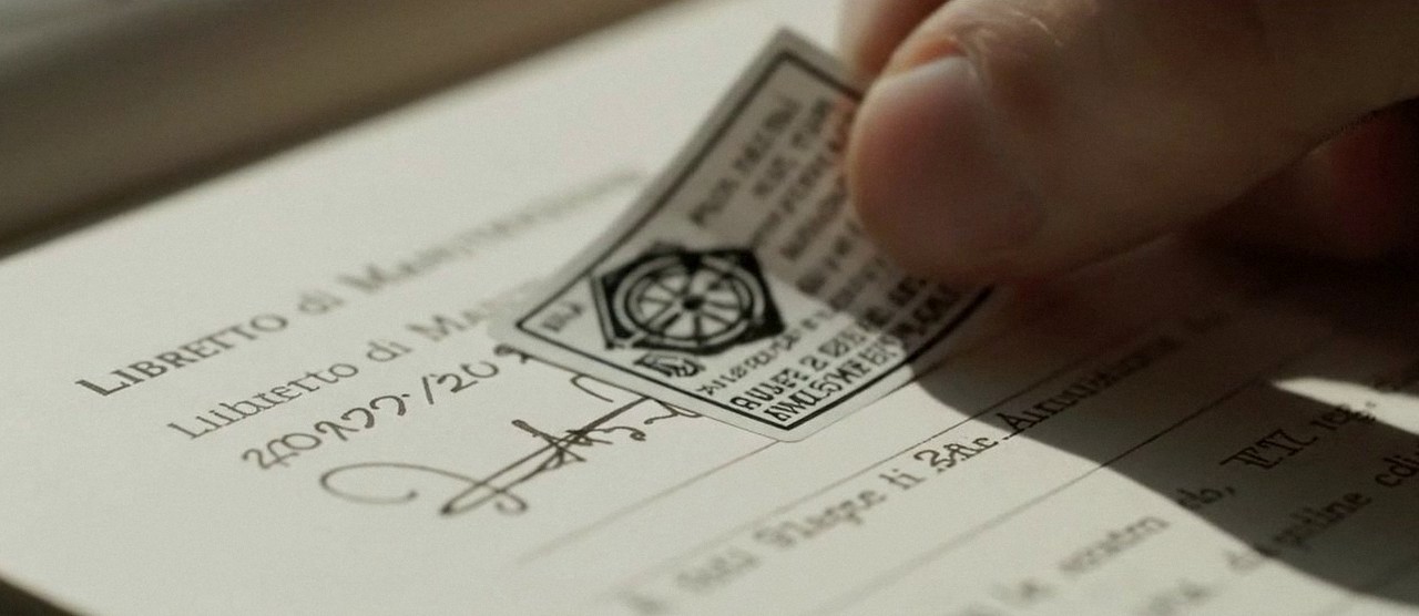 Firma sul libretto dell'impianto dopo l'intervento, durante la manutenzione di una caldaia Sime a Zevio